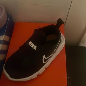 Toddler Nike flex Runner size 8c